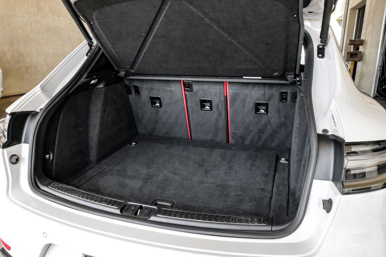 Porsche Macan Vehicle Main Gallery Image 61