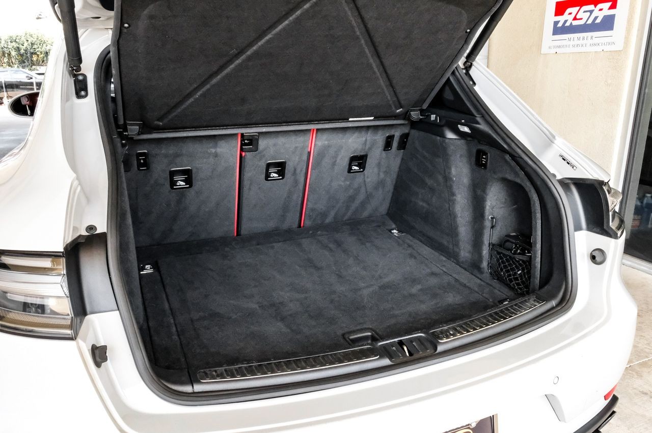Porsche Macan Vehicle Main Gallery Image 62