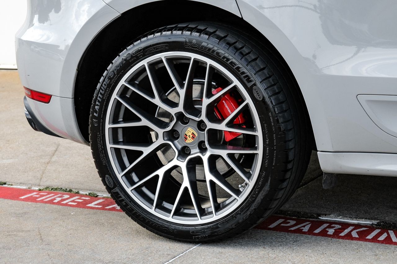 Porsche Macan Vehicle Main Gallery Image 64
