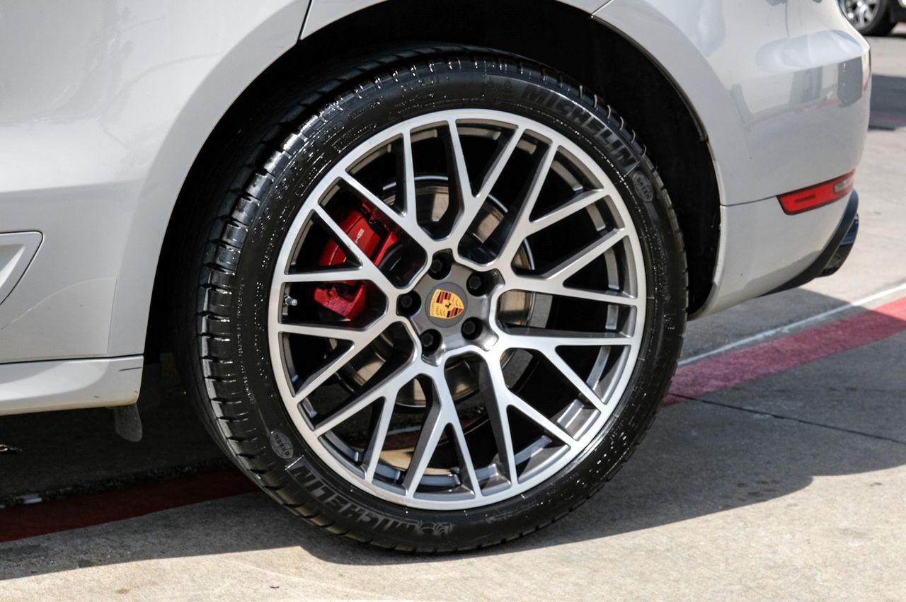 Porsche Macan Vehicle Main Gallery Image 67