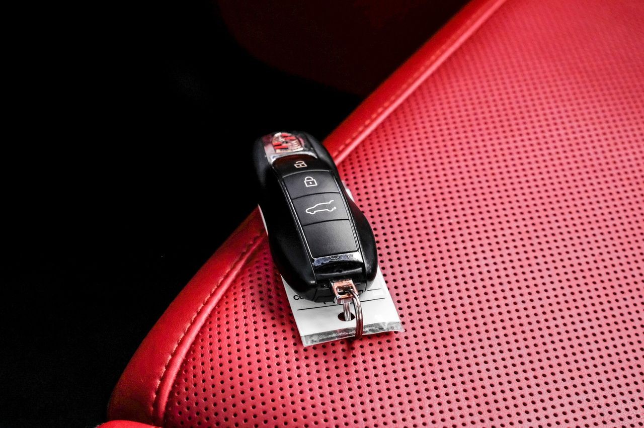 Porsche Macan Vehicle Main Gallery Image 68