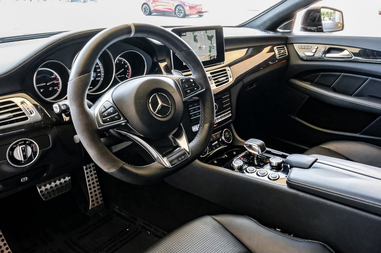 Mercedes-Benz CLS Vehicle Main Gallery Image 03