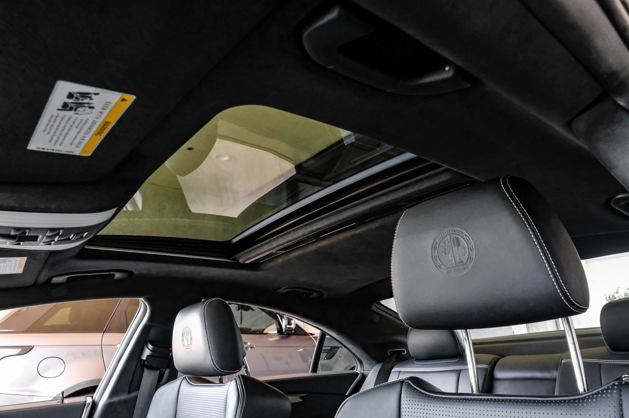 Mercedes-Benz CLS Vehicle Main Gallery Image 05