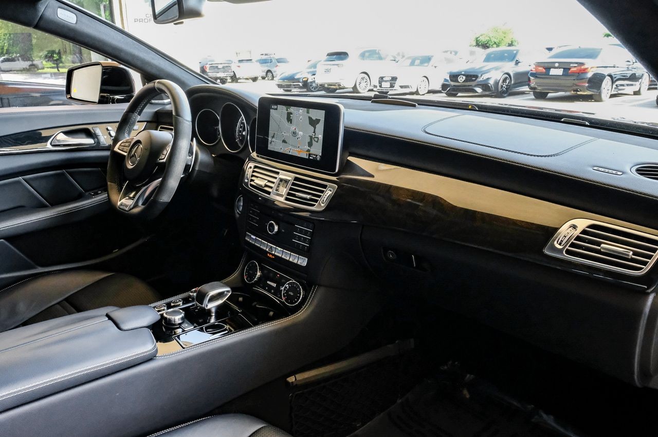 Mercedes-Benz CLS Vehicle Main Gallery Image 13