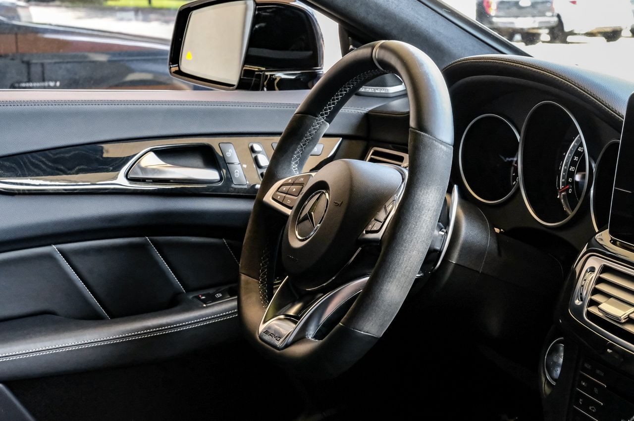Mercedes-Benz CLS Vehicle Main Gallery Image 14