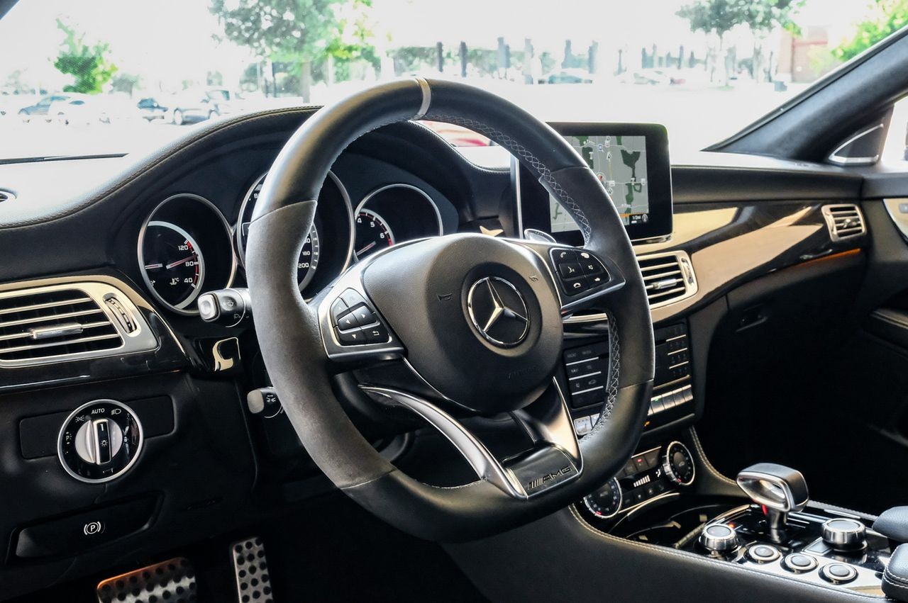 Mercedes-Benz CLS Vehicle Main Gallery Image 16