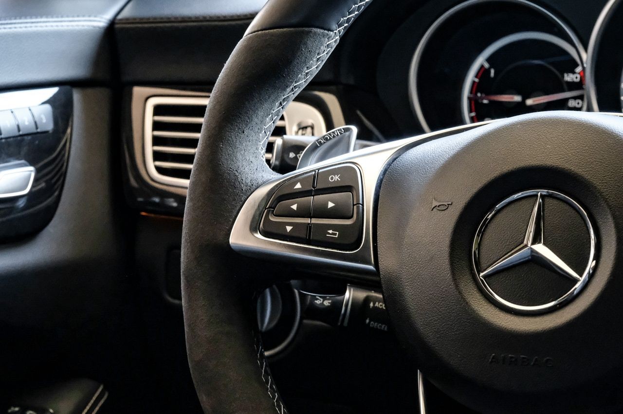 Mercedes-Benz CLS Vehicle Main Gallery Image 18