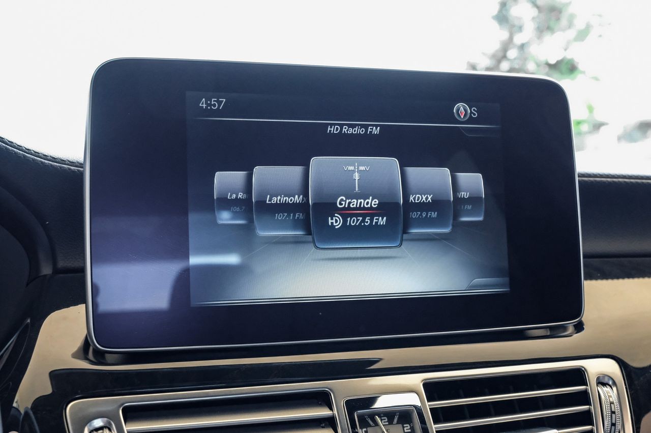 Mercedes-Benz CLS Vehicle Main Gallery Image 36