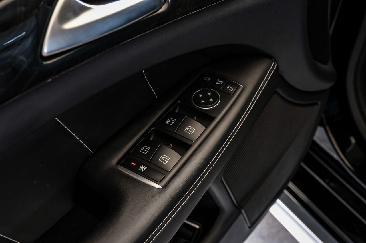 Mercedes-Benz CLS Vehicle Main Gallery Image 45