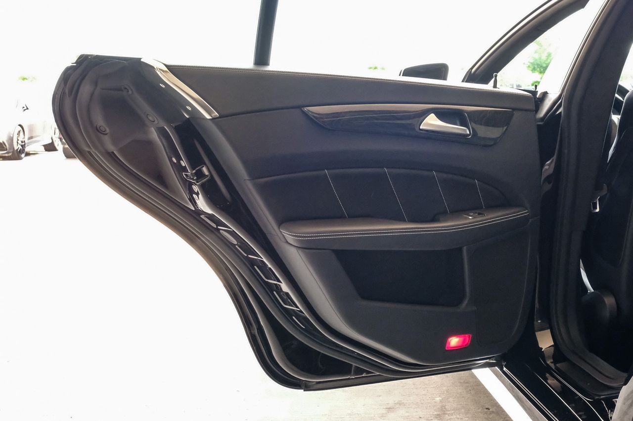 Mercedes-Benz CLS Vehicle Main Gallery Image 48