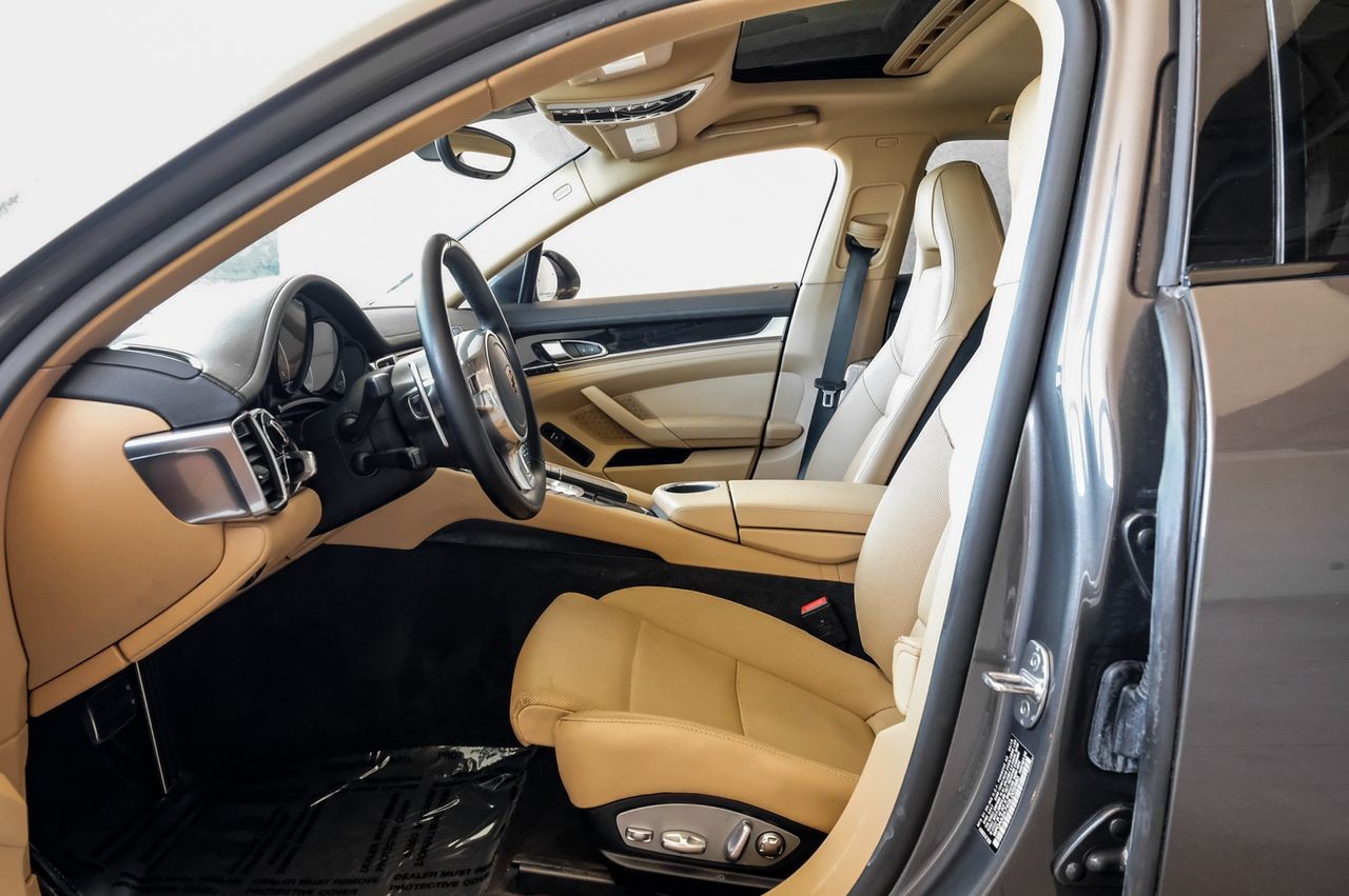 Porsche Panamera Vehicle Main Gallery Image 04