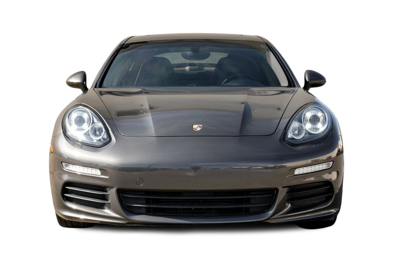 Porsche Panamera Vehicle Main Gallery Image 06