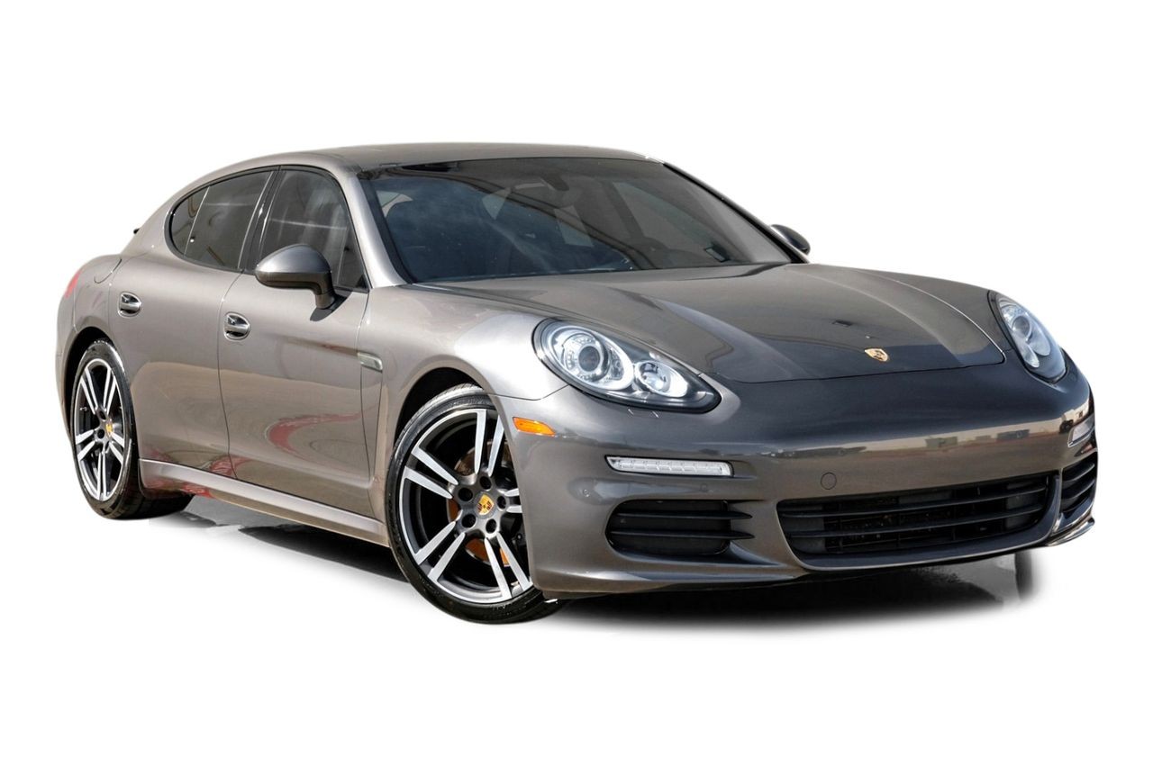 Porsche Panamera Vehicle Main Gallery Image 07