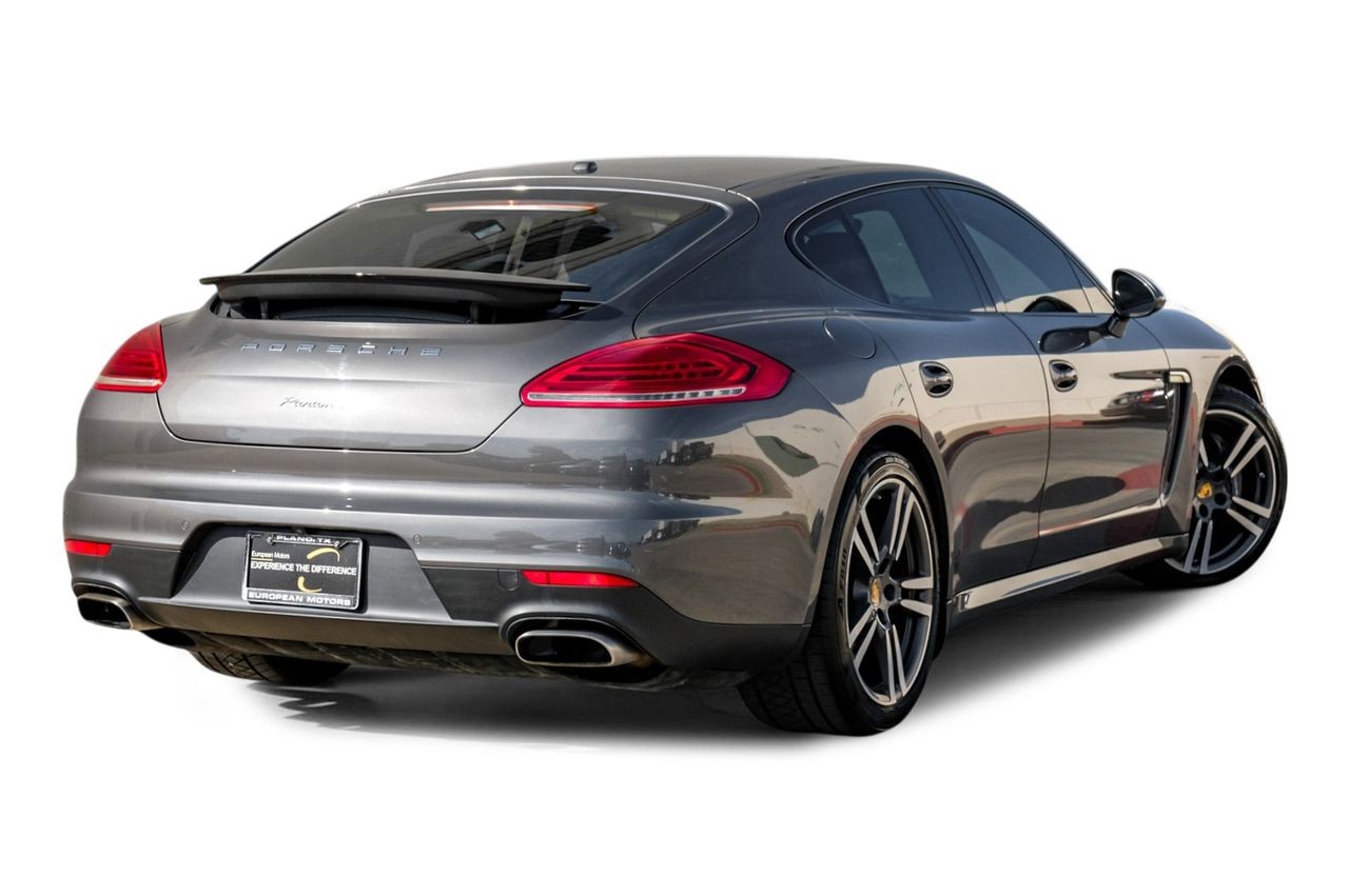 Porsche Panamera Vehicle Main Gallery Image 09