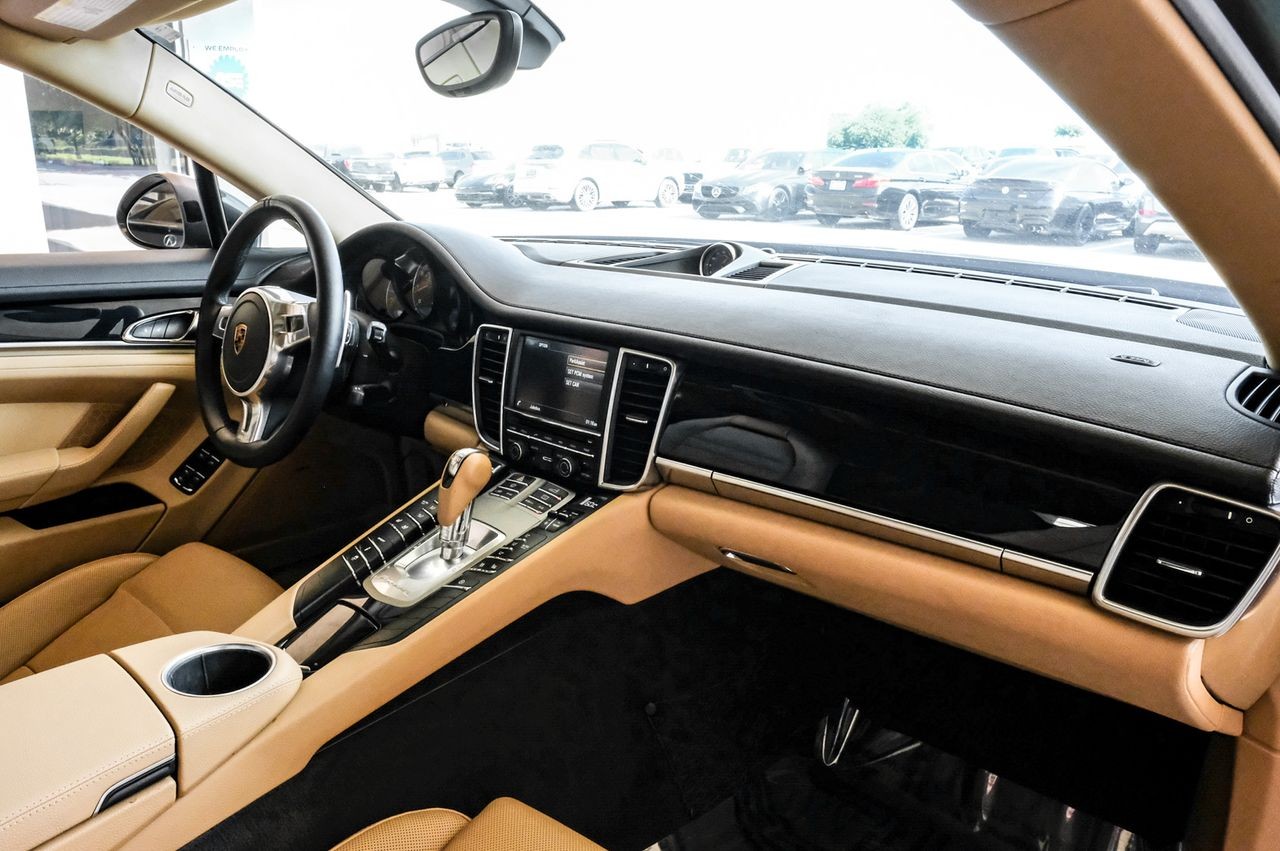 Porsche Panamera Vehicle Main Gallery Image 13