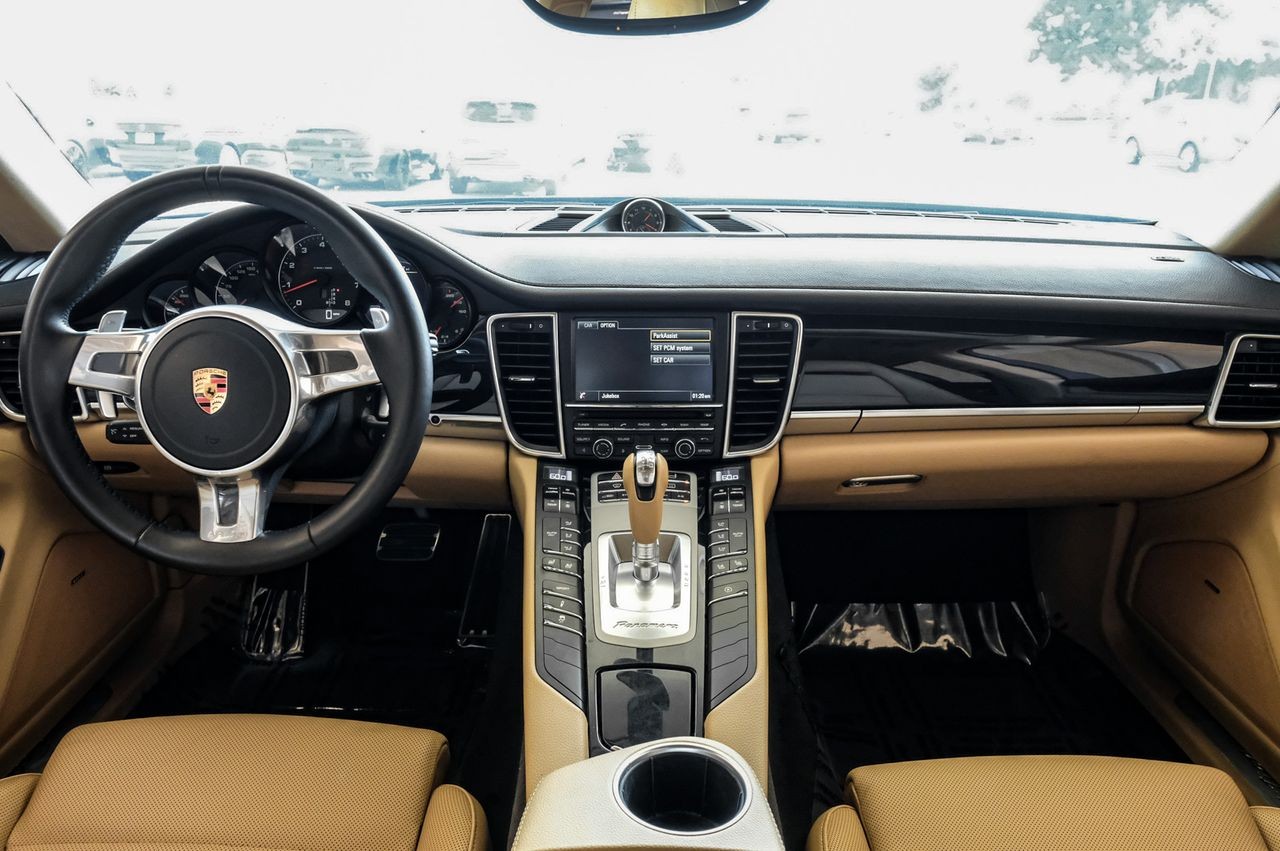 Porsche Panamera Vehicle Main Gallery Image 15