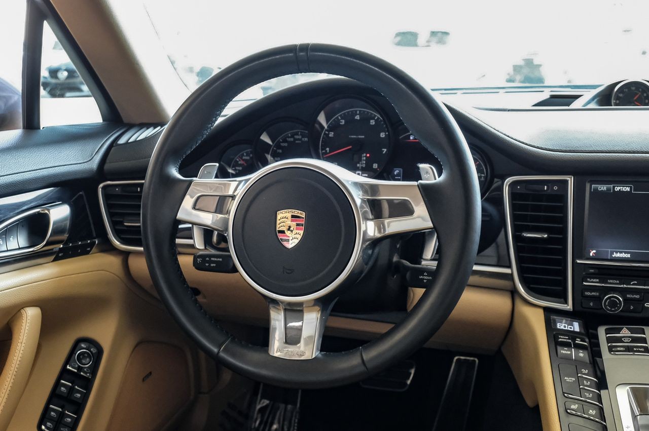Porsche Panamera Vehicle Main Gallery Image 17