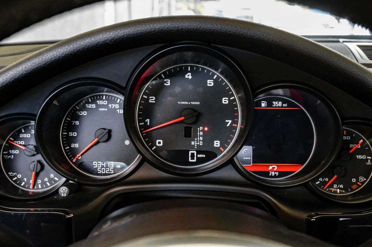 Porsche Panamera Vehicle Main Gallery Image 18
