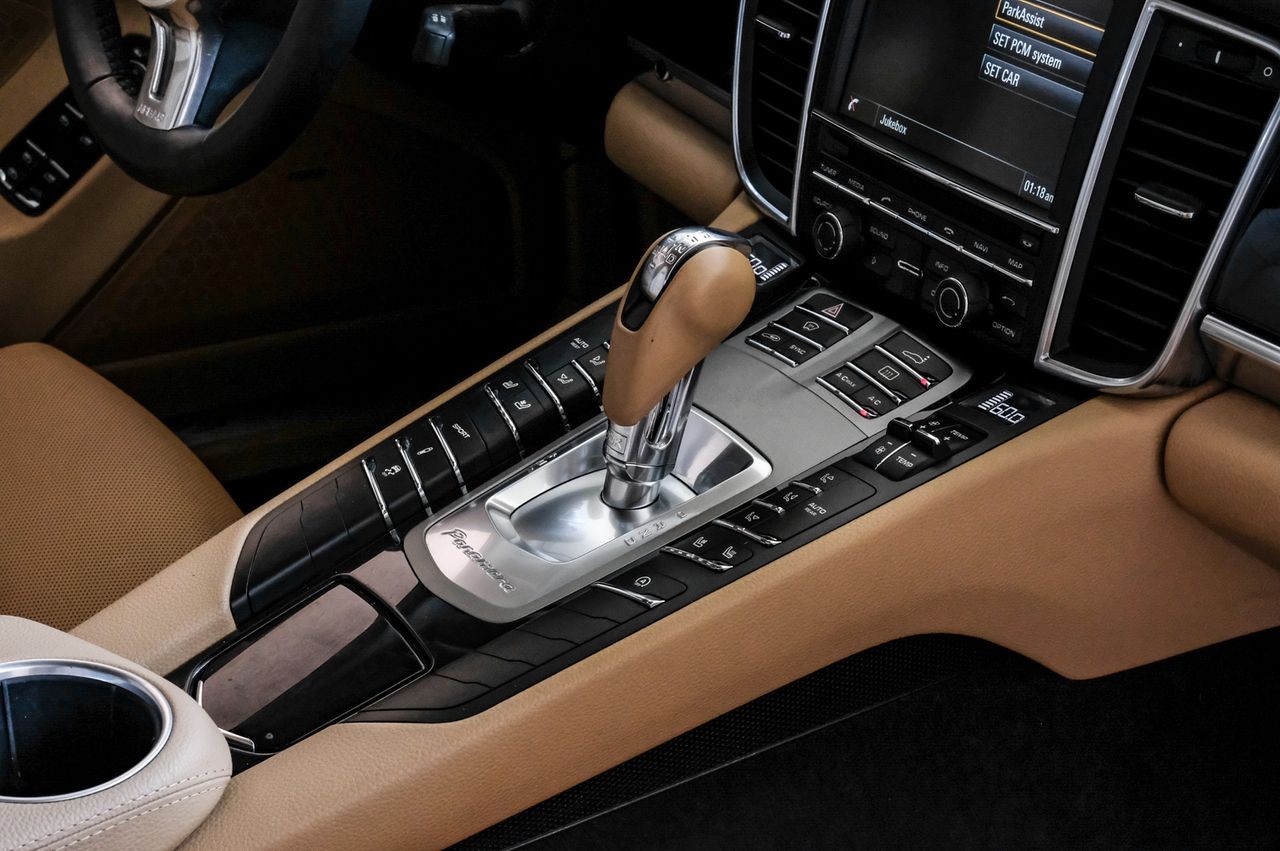 Porsche Panamera Vehicle Main Gallery Image 21