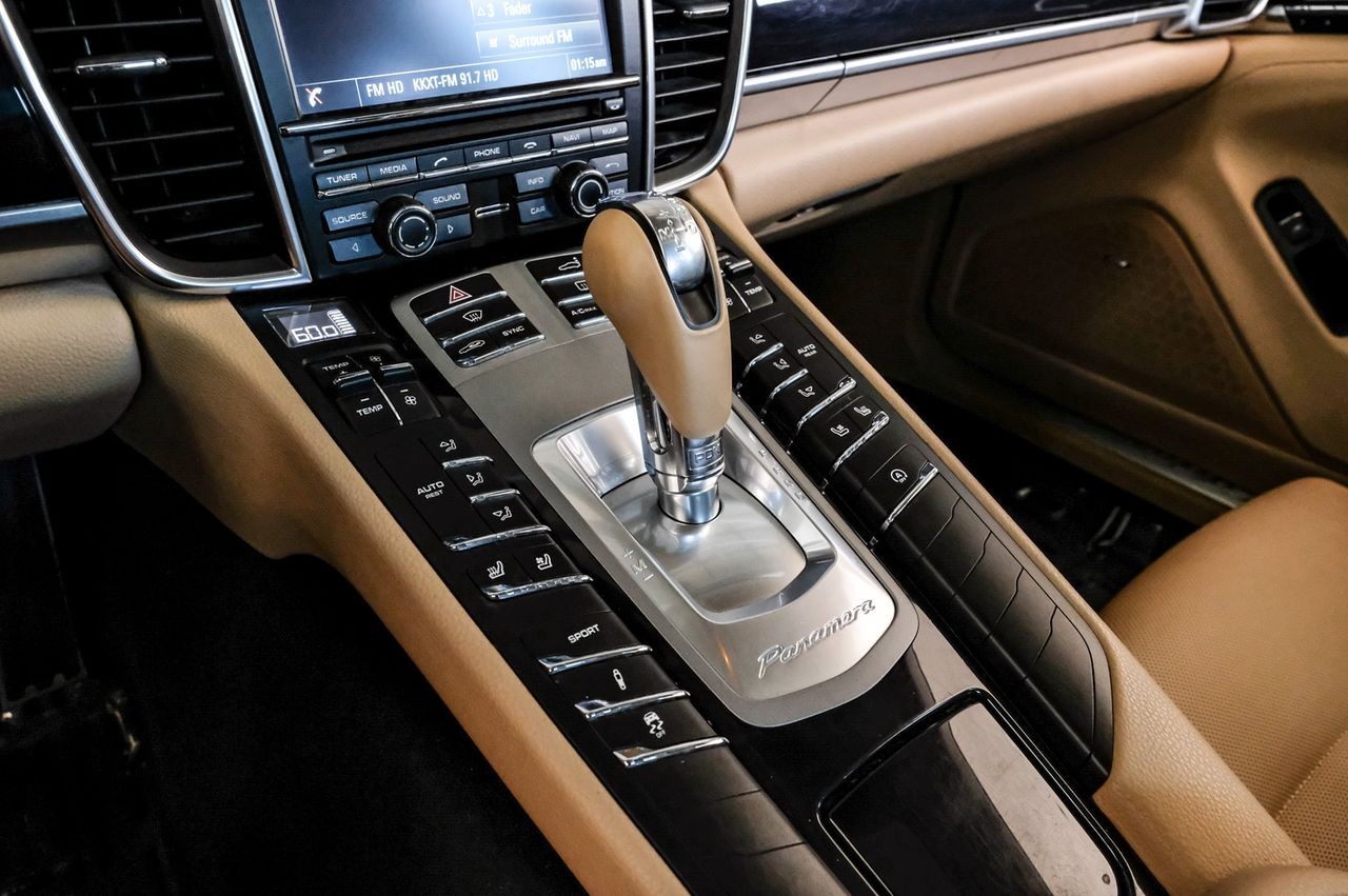 Porsche Panamera Vehicle Main Gallery Image 22