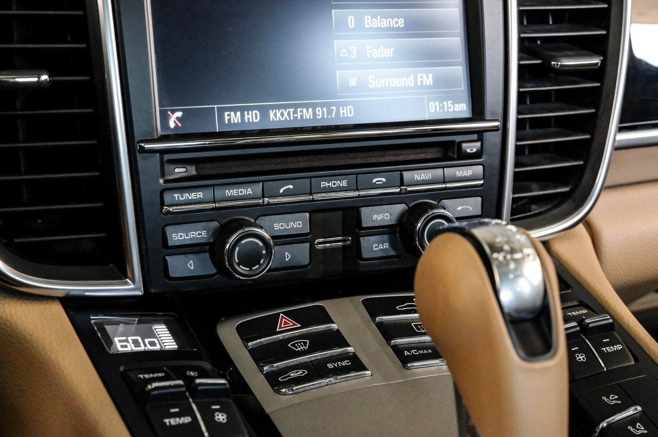 Porsche Panamera Vehicle Main Gallery Image 26