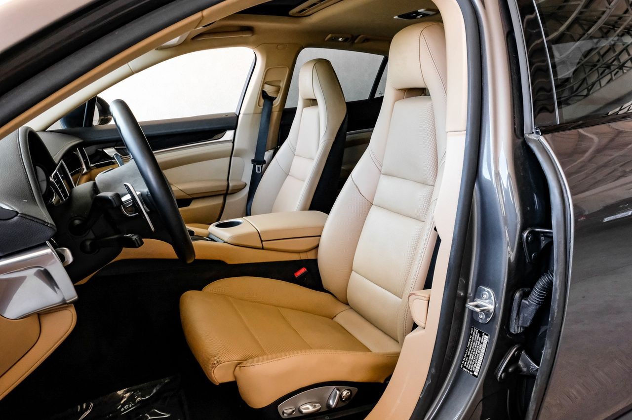 Porsche Panamera Vehicle Main Gallery Image 33