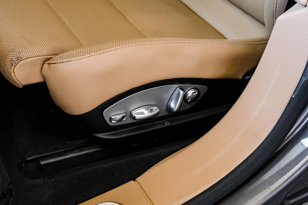 Porsche Panamera Vehicle Main Gallery Image 34