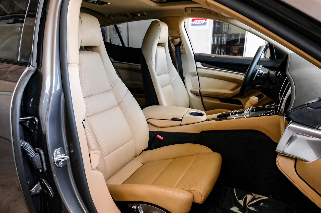 Porsche Panamera Vehicle Main Gallery Image 36