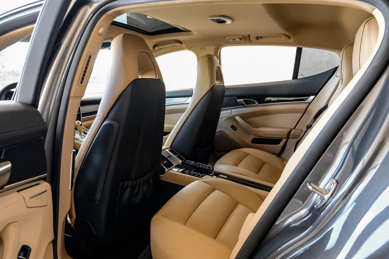 Porsche Panamera Vehicle Main Gallery Image 40