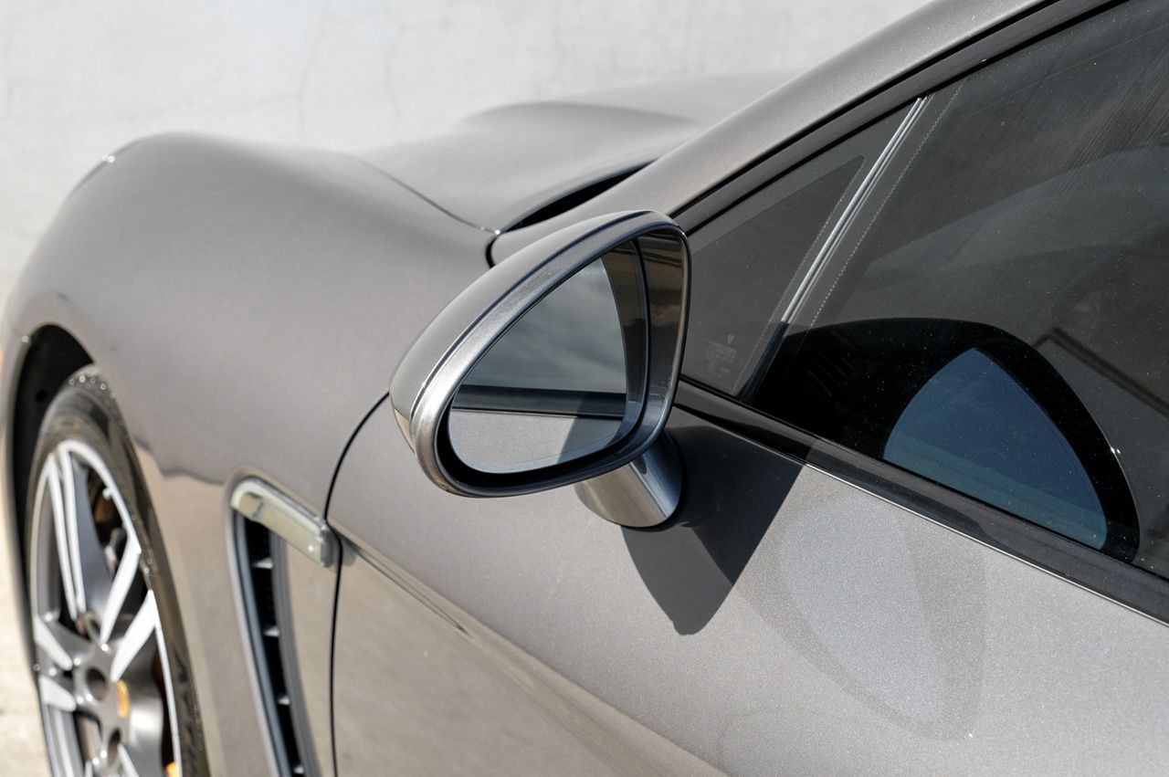 Porsche Panamera Vehicle Main Gallery Image 43