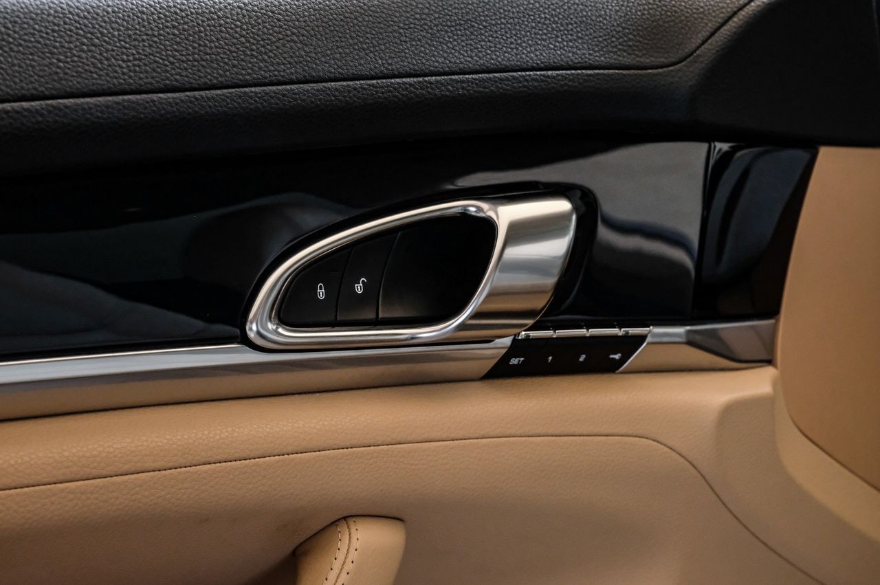 Porsche Panamera Vehicle Main Gallery Image 46