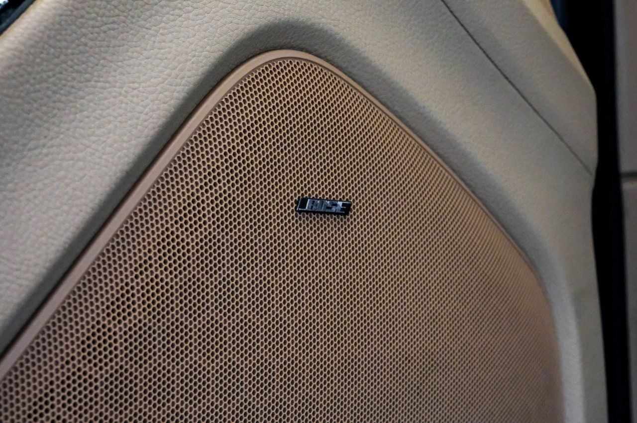 Porsche Panamera Vehicle Main Gallery Image 47