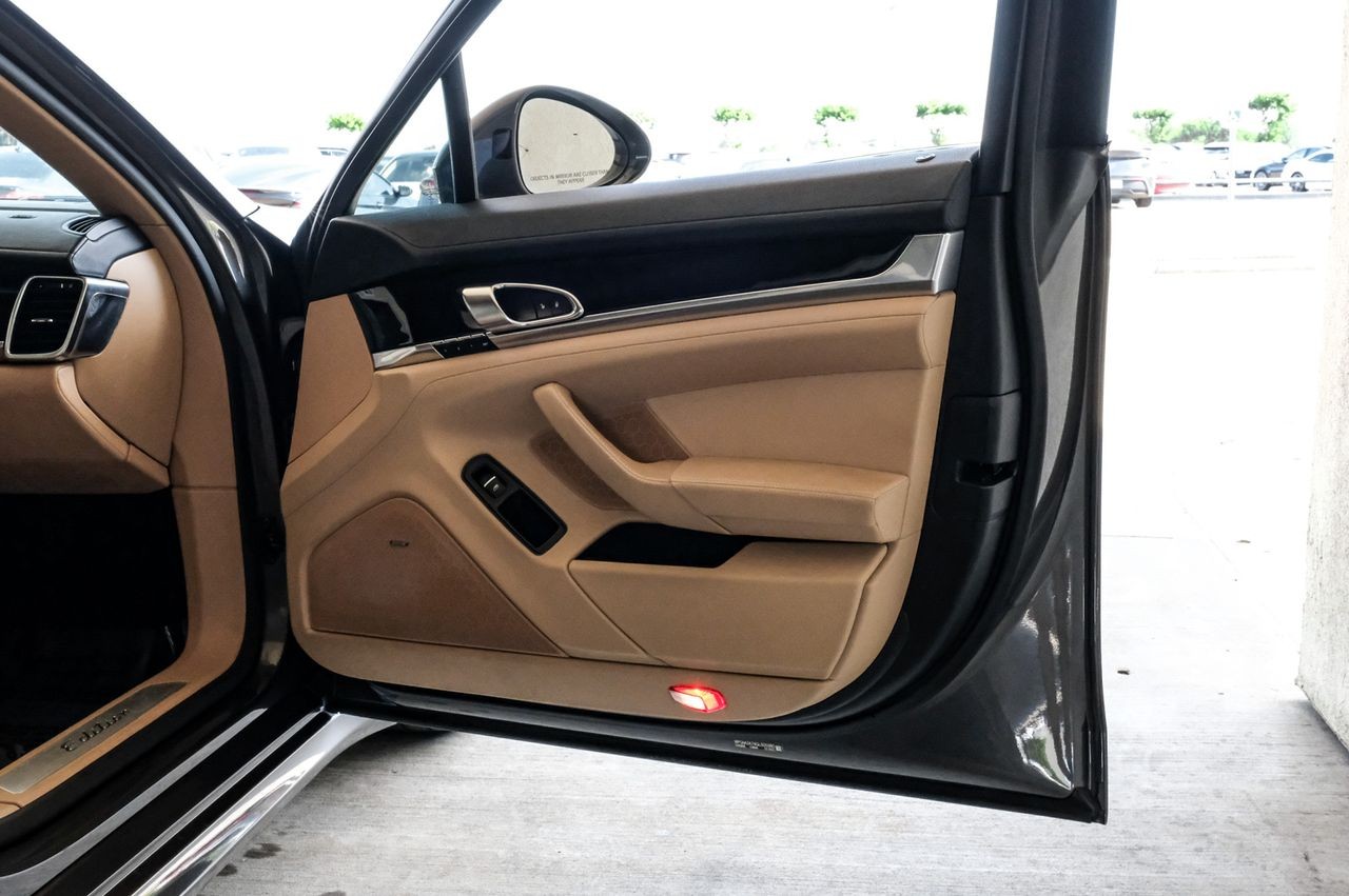 Porsche Panamera Vehicle Main Gallery Image 48