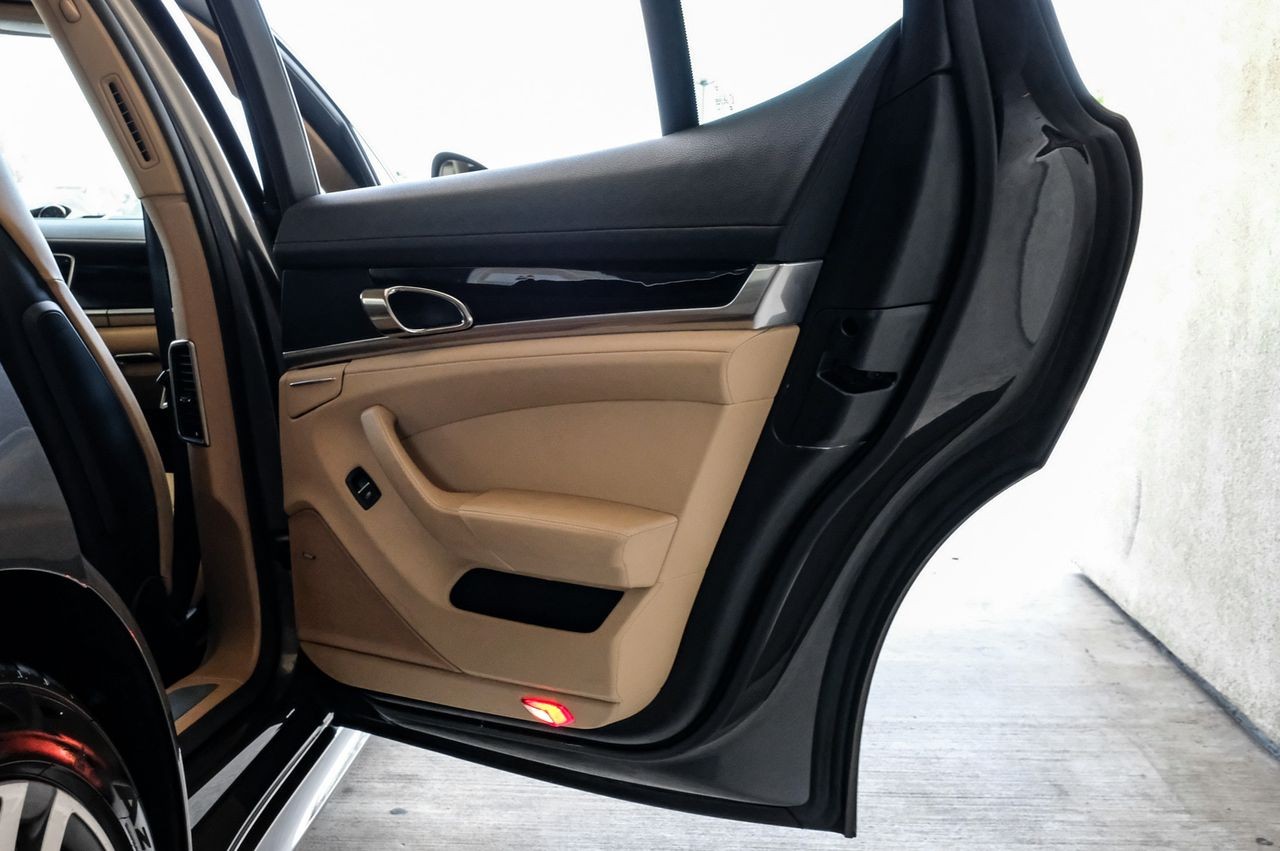 Porsche Panamera Vehicle Main Gallery Image 50