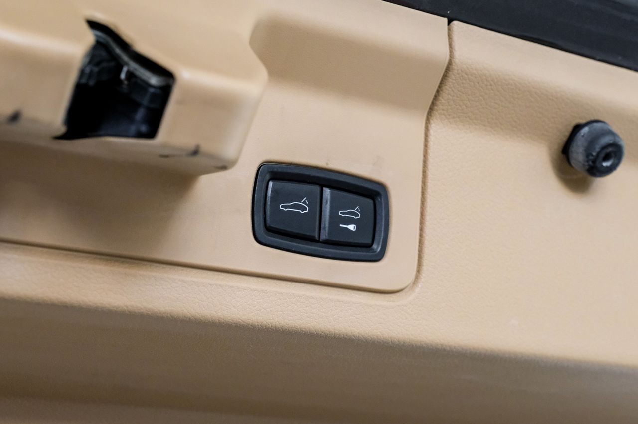 Porsche Panamera Vehicle Main Gallery Image 55