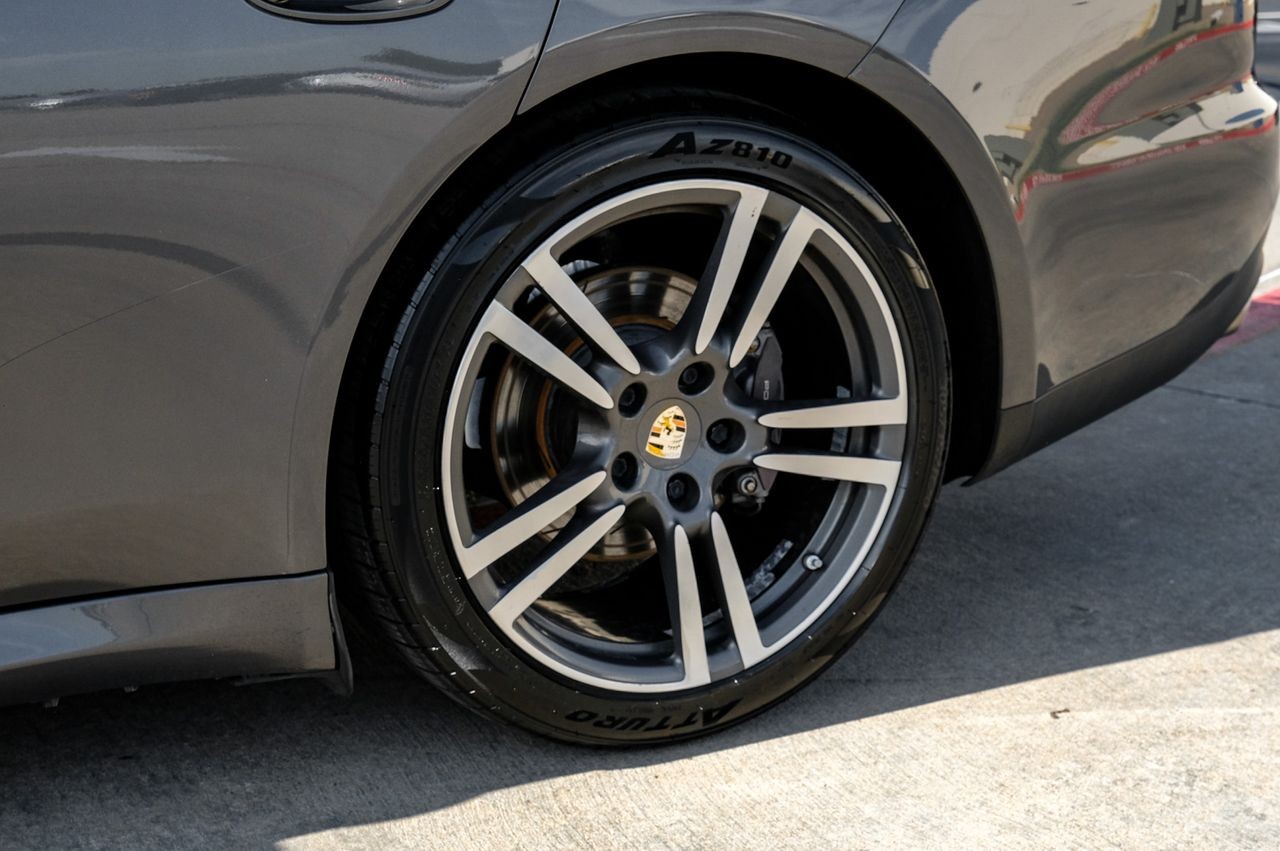 Porsche Panamera Vehicle Main Gallery Image 59