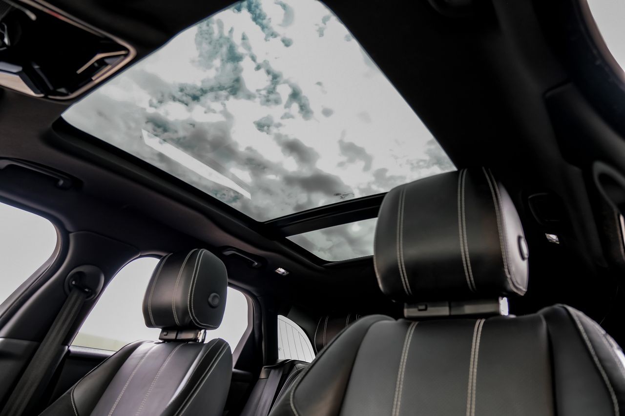 Land Rover Range Rover Velar Vehicle Main Gallery Image 05