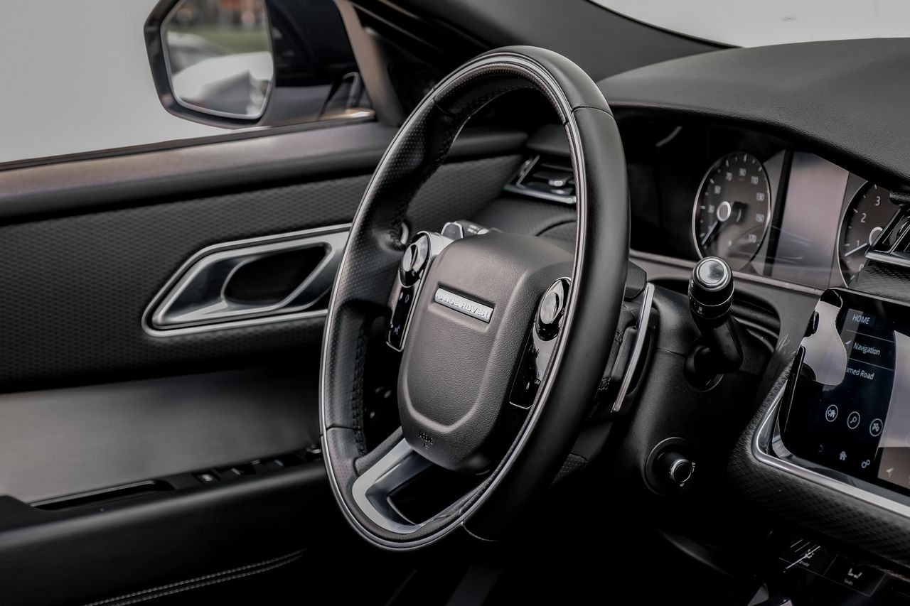Land Rover Range Rover Velar Vehicle Main Gallery Image 17
