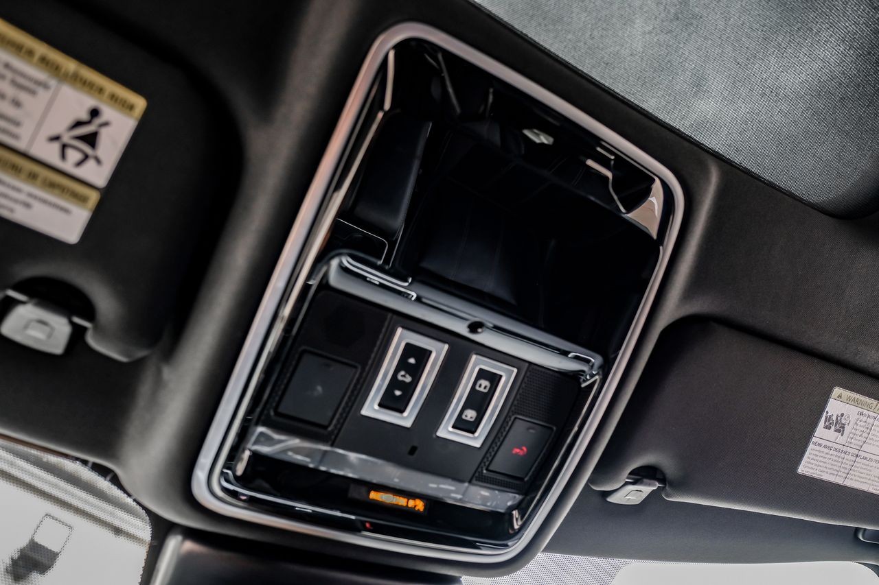 Land Rover Range Rover Velar Vehicle Main Gallery Image 26