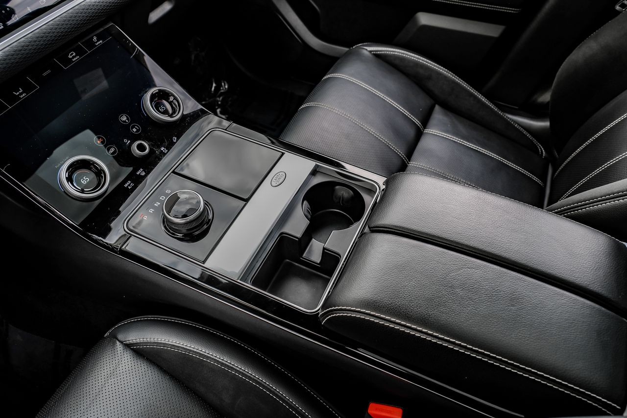 Land Rover Range Rover Velar Vehicle Main Gallery Image 28