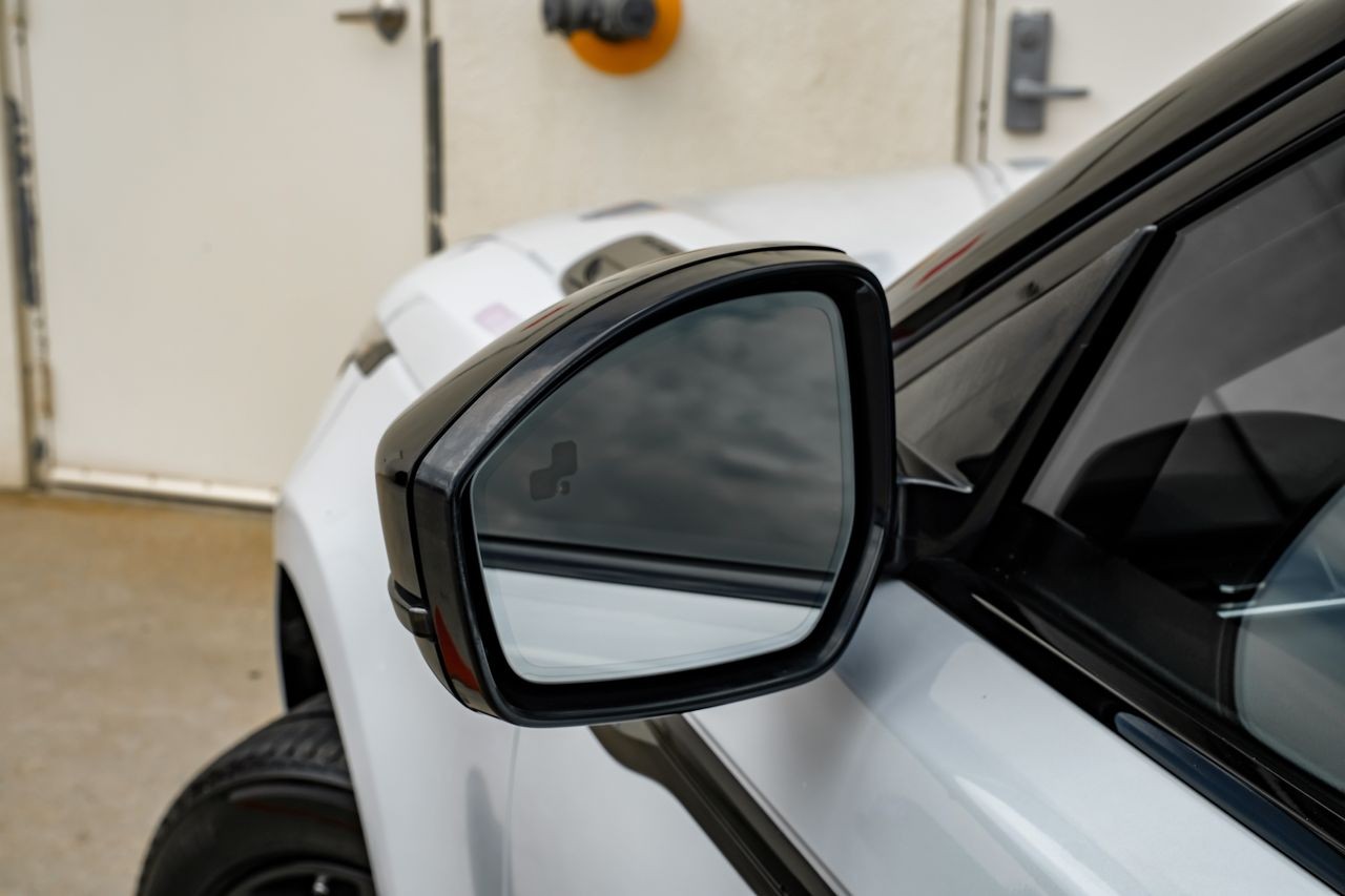 Land Rover Range Rover Velar Vehicle Main Gallery Image 41