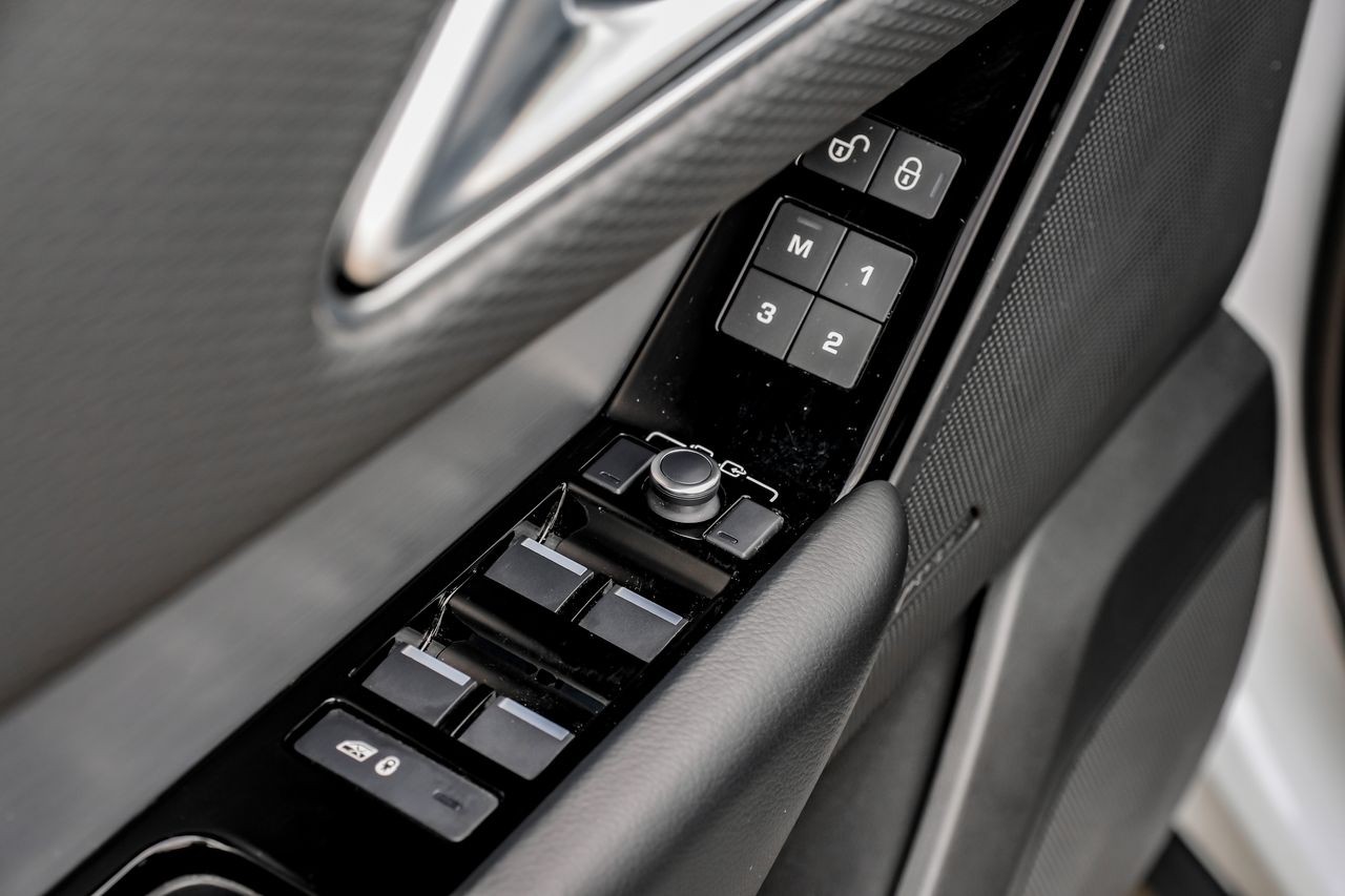Land Rover Range Rover Velar Vehicle Main Gallery Image 44