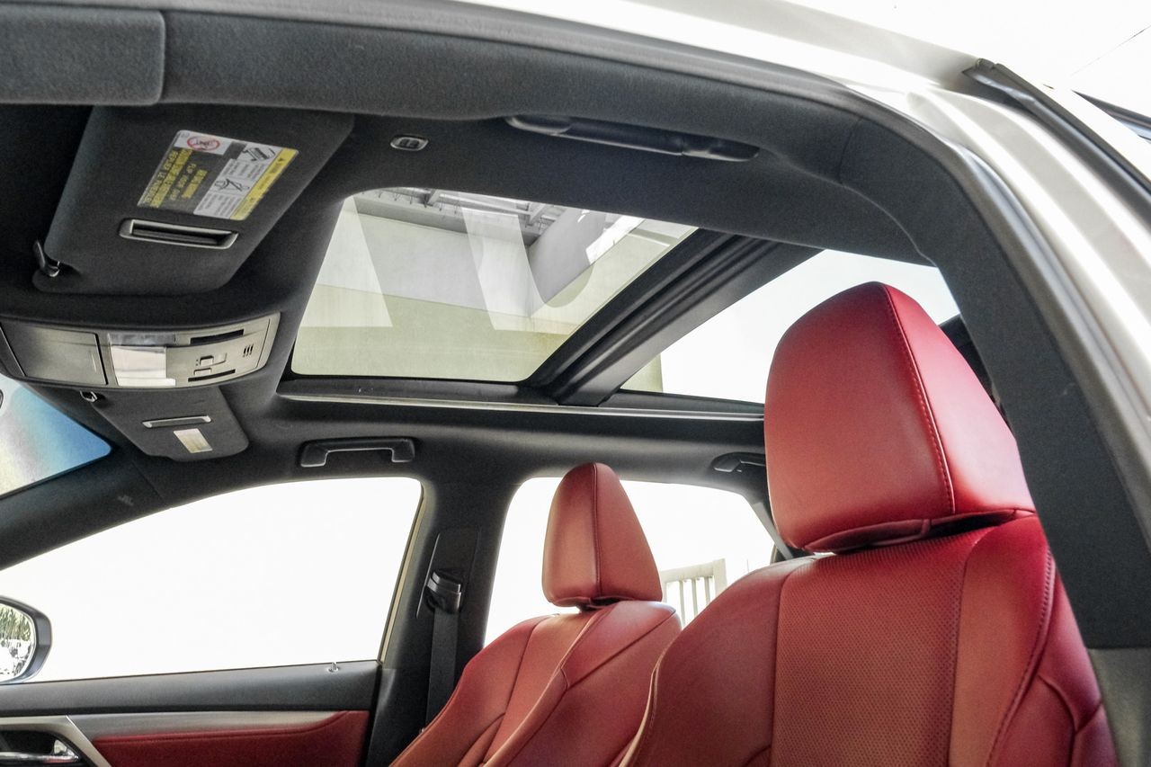Lexus RX 350 Vehicle Main Gallery Image 04