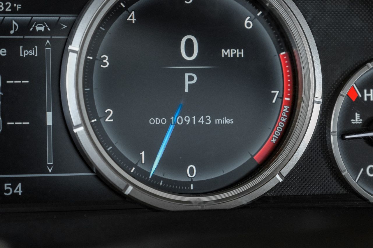 Lexus RX 350 Vehicle Main Gallery Image 21