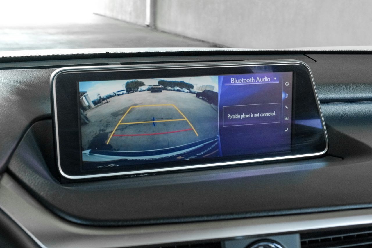 Lexus RX 350 Vehicle Main Gallery Image 24