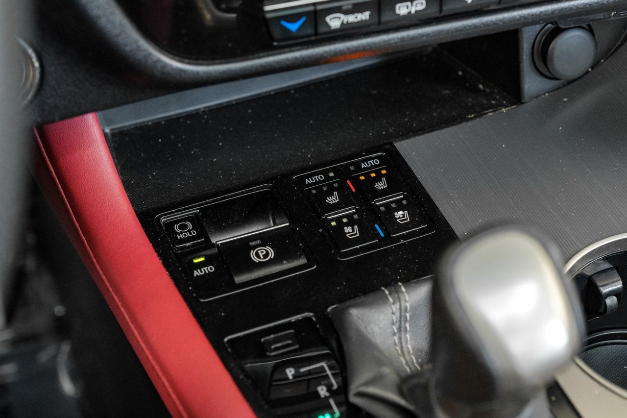 Lexus RX 350 Vehicle Main Gallery Image 27