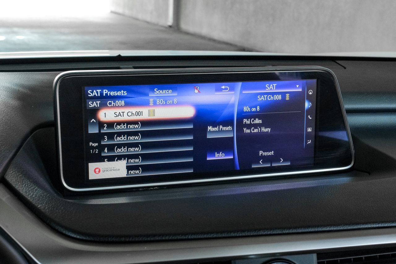 Lexus RX 350 Vehicle Main Gallery Image 38