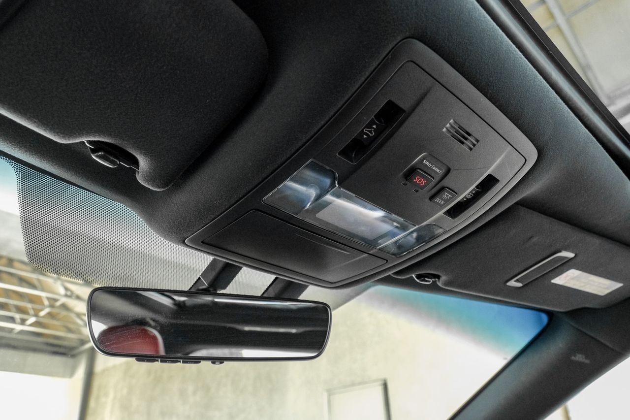 Lexus RX 350 Vehicle Main Gallery Image 39