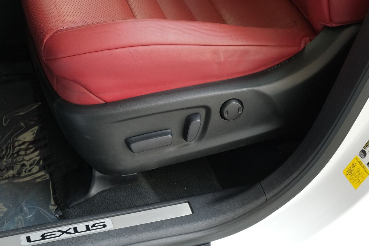 Lexus RX 350 Vehicle Main Gallery Image 41