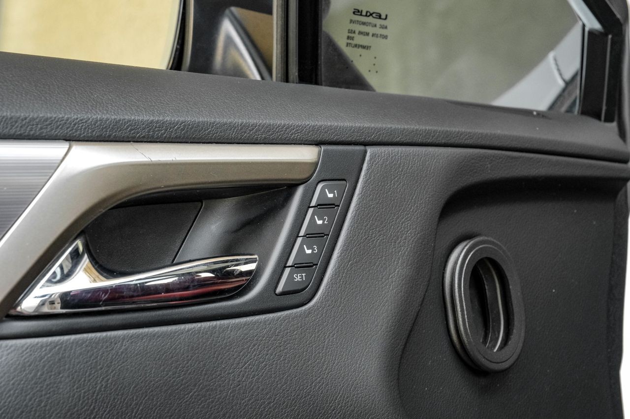Lexus RX 350 Vehicle Main Gallery Image 53